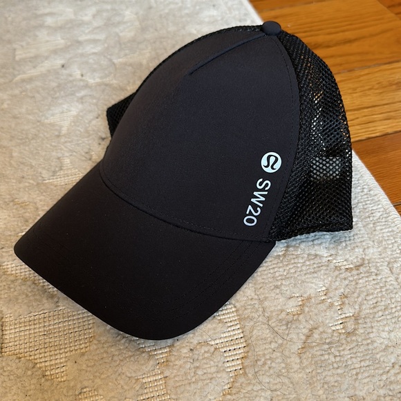 Lululemon black SW20 hat - Picture 2 of 4